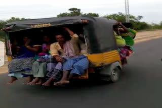 ఒకే ఆటోలో 20 మంది ప్రయాణం