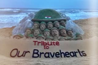 pay-tribute-to-the-martyred-of-ladakh-sand-art-by-sudarsan-pattnaik