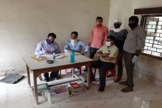 cooperative-inspector-arrested-taking-bribe-in-narsinghpur