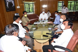 minister dadaji bhuse meeting with nmc and police commissioner on Covid-19