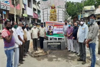 arya vysya people given condolence to kalnan santhosh kumar for his bravery