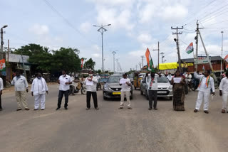 హుస్నాబాద్​లో కాంగ్రెస్​ రాస్తారోకో