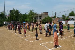 Migrant workers join aatm nirbhar bharat yojana in seraikela, News of migrant workers of Seraikela, news of migrant workers of Jharkhand, news of aatm nirbhar bharat yojana , सरायकेला में आत्मनिर्भर भारत योजना से जुड़ रहे प्रवासी मजदूर, सरायकेला के प्रवासी मजदूर की खबरें, झारखंड के प्रवासी मजदूर की खबरें