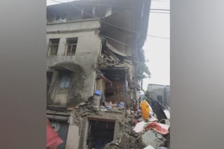 buidings part collapsed in kurla west in mumbai nobody injured