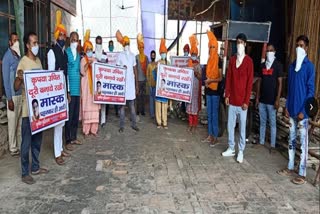 artists make people aware of corona virus through street play in bhiwani