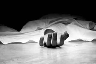 youth dead body found hanging in narela delhi