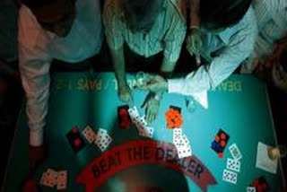 BJP corporator and seven other held for gambling in Nagpur