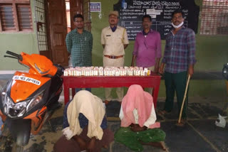 4 people were arrested in ananthapur district for transporting karnataka liquor illegally