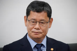 South unification minister resigns