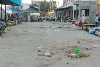 Dirt spread in Gannaur vegetable market