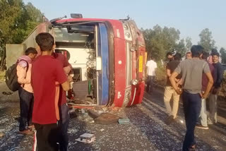 bus carrying 70 labourer from bihar road accident in rohtak