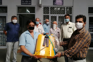 RWA distributes masks and sanitized machines to railway department in Delhi Cantt Railway station