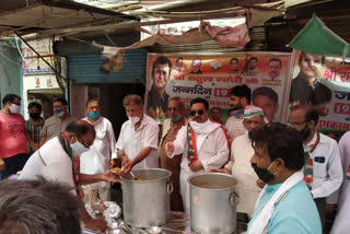 Congress councilor gave bhandara at matia mahal Sita Ram Bazaar on Rahul Gandhi birthday