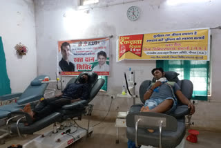 NSUI workers celebrated Rahul Gandhi's birthday by donating blood