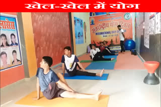 international-yoga-day-jai-kishan-is-teaching-yoga-to-children-like-sports-in-morena