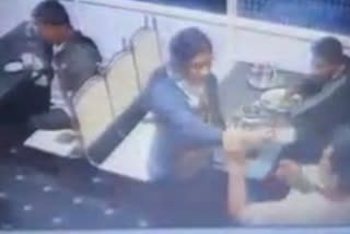 woman who slapped the waiter for sambar spilled in Hotel