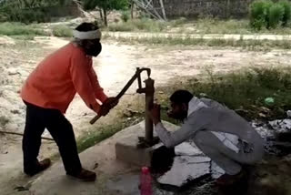 Sweet water comes out of hand pump in park from Dwarka Delhi