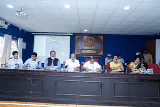 Minister jagadish shetter meeting with offials in karwar
