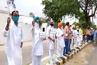 Protest against Punjab Government over waiver of electricity bills