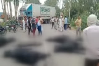 rural traffic jam by keeping cows dead body on road in Palwal