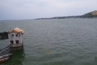 Overflowing Big pond of capital Bhopal