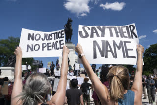 protestors rage in america, anti racism protestors rage in america, confederal general's statue toppled down in america, ଆମେରିକାରେ ବିକ୍ଷୋଭକାରୀଙ୍କ ହିଂସା, ଆମେରିକାରେ ଜାତିଆଣ ବିରୋଧୀ ବିକ୍ଷୋଭକାରୀଙ୍କ ହିଂସା, ଆମେରିକାରେ ଭାଙ୍ଗିଲା ସଂଘ ଜେନେରାଲଙ୍କ ପ୍ରତିମୂର୍ତ୍ତୀ