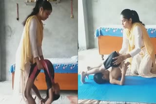 बच्चों को योग प्रशिक्षण देती मां.