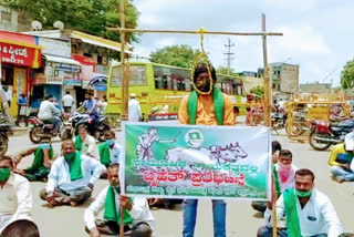 Hundreds of farmers protest against land degradation in AthaniHundreds of farmers protest against land degradation in Athani