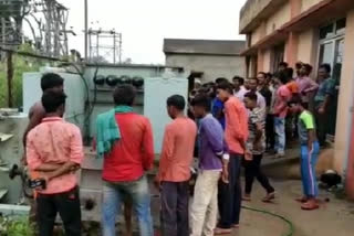 theft at navadih power sub station in chatra, लुटेरों ने जमकर मचाया उत्पात, पावर स्टेशन में की चोरी