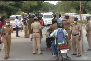 வாகன சோதனையில் அரசு ஊழியர் அடித்து விரட்டப்பட்ட சம்பவம்!