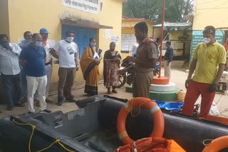 nuapada latest news, nuapada khadiala fire department, khadiala fire department's awareness programme, mockdrill awareness programme for natural disaster, ନୂଆପଡା ଲାଟେଷ୍ଟ ନ୍ୟୁଜ୍‌, ନୂଆପଡା ଖଡିଆଳ ଅଗ୍ନିଶମ ବିଭାଗ, ଖଡିଆଲ ଅଗ୍ନିଶମ ବିଭାଗର ସଚେତନତା କାର୍ଯ୍ୟକ୍ରମ, ପ୍ରାକୃତିକ ବିପର୍ଯ୍ୟୟ ପାଇଁ ମକଡ୍ରିଲ ସଚେତନତା କାର୍ଯ୍ୟକ୍ରମ