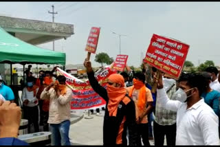 FIR lodged against Hindu Raksha Dal for locking Chinese mobile company's gate