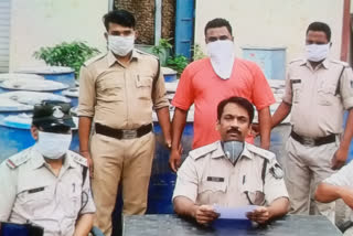 Satna police arrested liquor smuggler