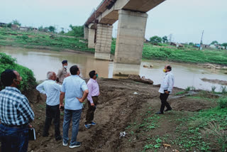 Collector visited areas which gets affected by flood in Sehore