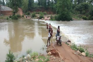 heavy-rain-in-deogarh-district-flood-setuatin-in-gohira-nala