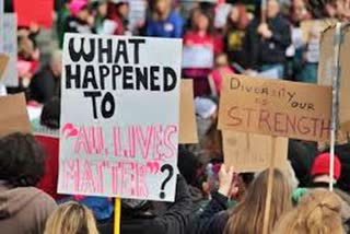 protests-outside-trump-rally