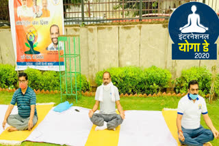 bjp mp ramesh bidhuri perform yoga