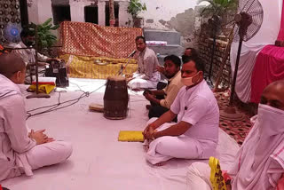 Kirtan organized at Balaji temple during solar eclipse in Burari