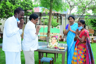 minister-errabelli-dayakar-rao-paid-tribute-to-professor-jayashankar-sir-at-warangal-rural-district