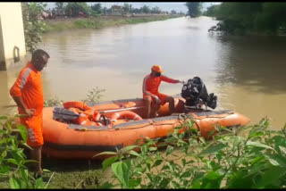 NDRF rescue jiadhal affected pepole  dhamaji