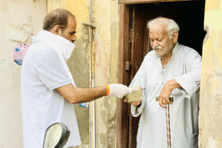 mp ramesh bidhuri distributed sanitizer