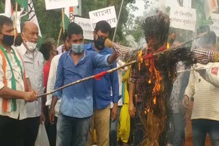 Congress activists burn effigy of President of China in jamshedpur