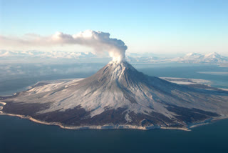most volatile volcano spews ash of Indonesia
