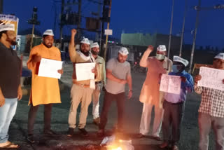 Singrauli: Shiv Sena and Aam Aadmi Party burn effigy of President of China