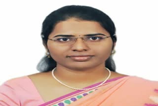 Varsha kalekara-farmers-daughter-from-badelwadi-cracked-mpsc-and-have-become-deputy-tehsildar