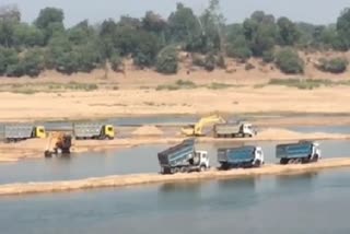 Sand excavation from machines in Umaria