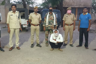 Dholpur news, Reward crook arrested, Dholpur police