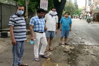 road sinking Due to the leakage of water in Dilshad Garden