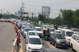 Traffic jam at Delhi-Noida border due to e-pass checking