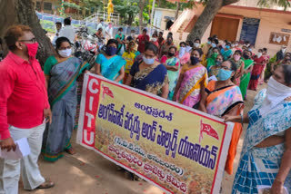 parvathipuram anganwadi workers protest at rdo office